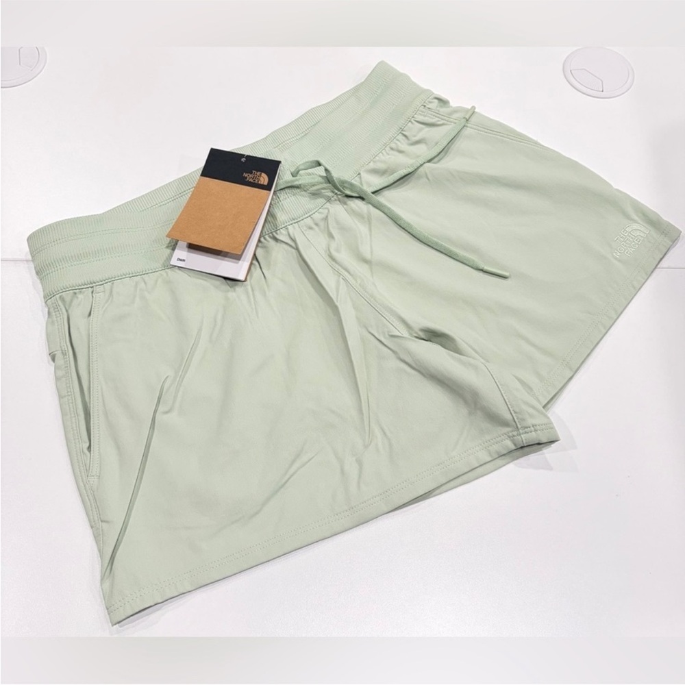 The North Face Women’s Small Aphrodite Shorts Light Green Sage NWT Stretch